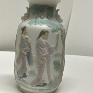 Lladro vase Asian motif